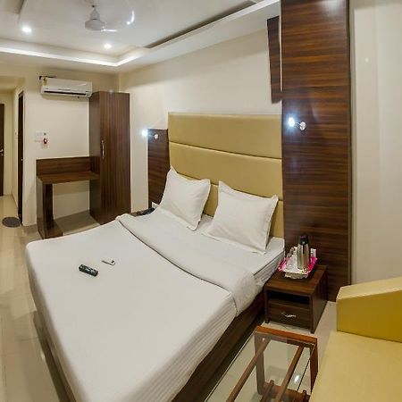Hotel Kalpana Palace Ujjain Zewnętrze zdjęcie