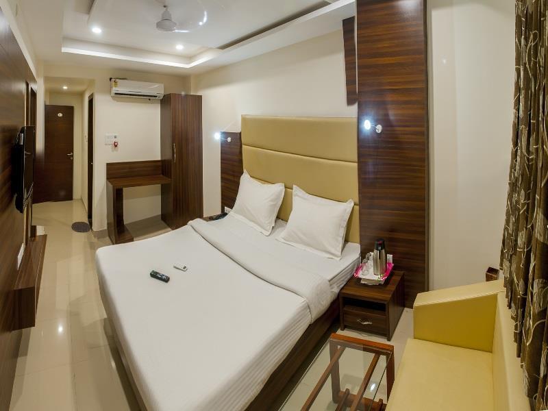 Hotel Kalpana Palace Ujjain Zewnętrze zdjęcie